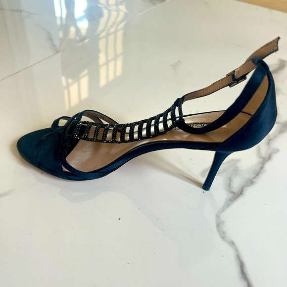 New Charles David navy satin heels with rhinestones - Picture 2 of 2